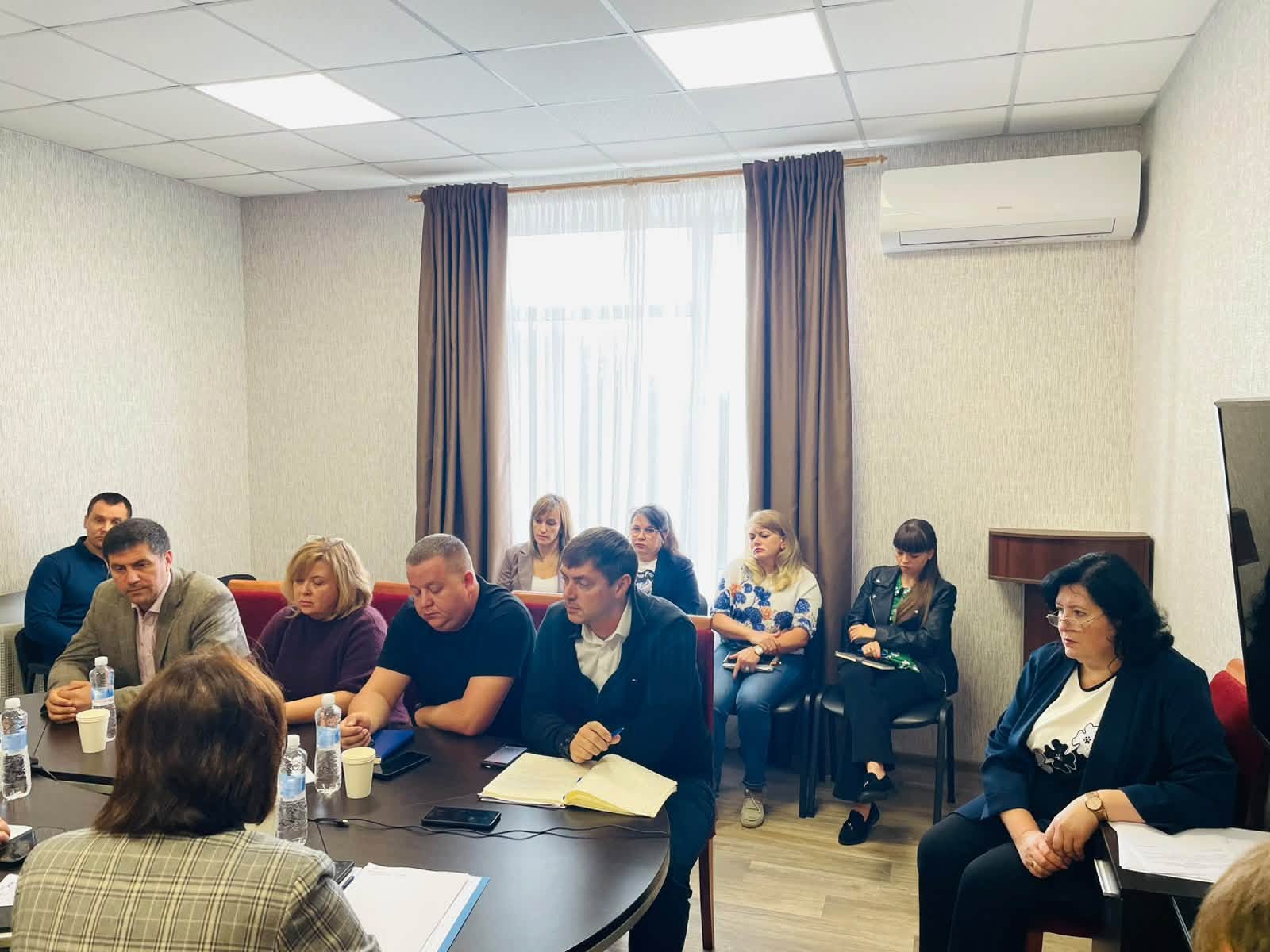Учасники засідання районної комісії з питань ТЕБ та НС